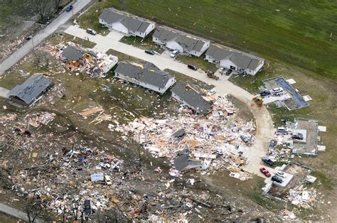 Aerial views of tornado damage - Photo 9 - Pictures - CBS News