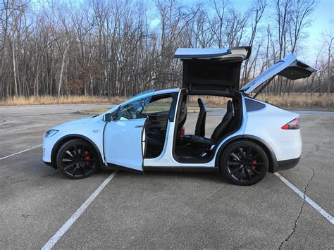 Tesla Model X P100D doors open - Chicago Tribune