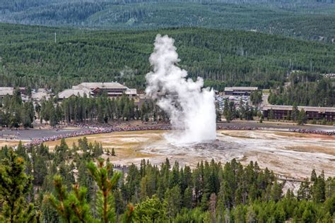 Where to Stay in Yellowstone in 2024: Best Hotels and Locations – Earth ...