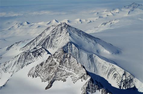 Photo of a mountain in Antarctica from the window of a Boeing 747 [OC ...