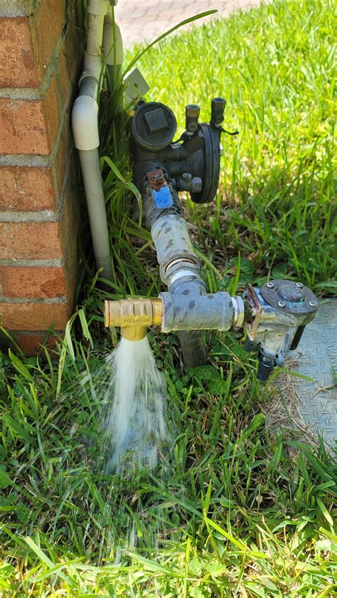 Pressure relief valve leaking : r/Plumbing