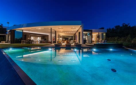 Make A Splash With These Luxury Swimming Pool Trends For 2021 | Forbes ...