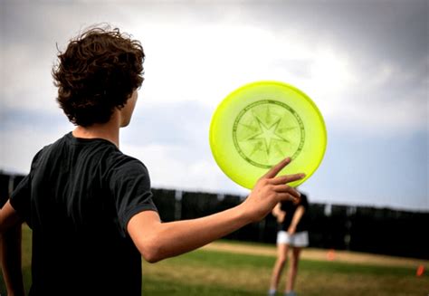 12 Ultimate Frisbee Games (for Kids & Adults) - IcebreakerIdeas