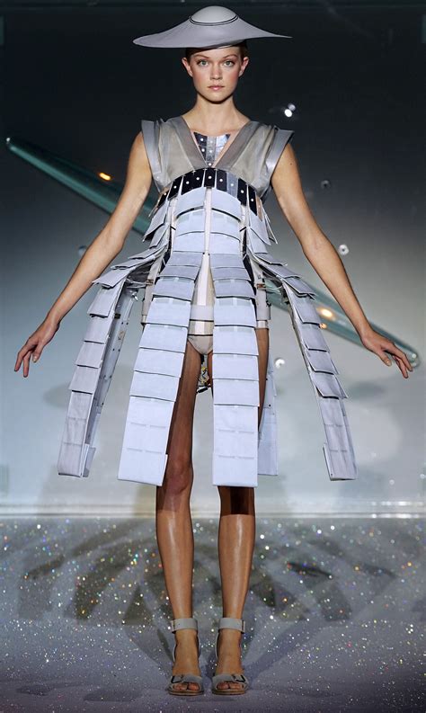 Hussein Chalayan / ICONIC LADY GAGA - Style2Designer