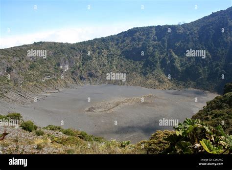 VOLCAN IRAZU CRATER CARTAGO COSTA RICA 06 February 2011 Stock Photo - Alamy