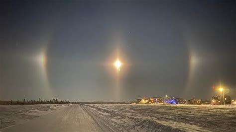 'Incredibly bright' lunar halo photographed in Inuvik, N.W.T. | CBC News