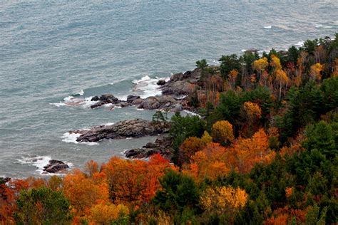 Fall views from the top of Sugarloaf Mountain - Marquette, MI [5184 x ...