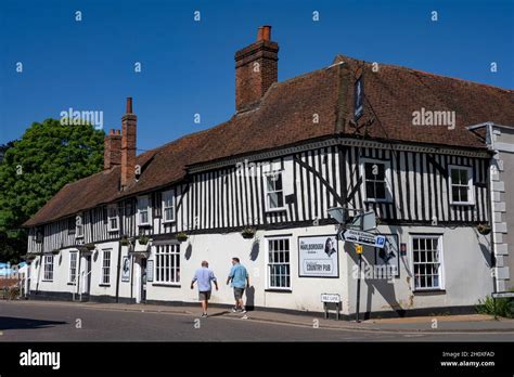 The marlborough country pub hi-res stock photography and images - Alamy