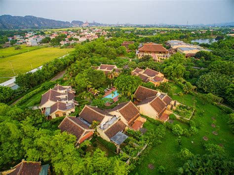 Review Emeralda Resort Ninh Binh: Thiết kế độc lạ lấy cảm hứng từ cung ...