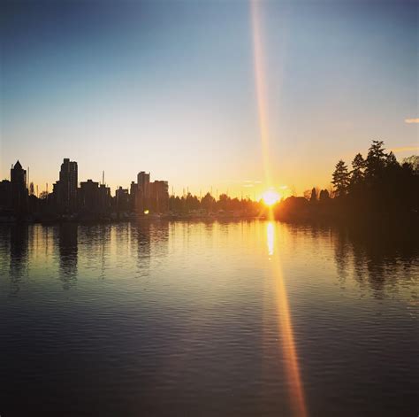 Haha sunset photos go brrrr. View from Vancouver Seawall : r/vancouver