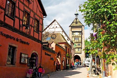 Discover the Alsatian village of Riquewihr - French Moments