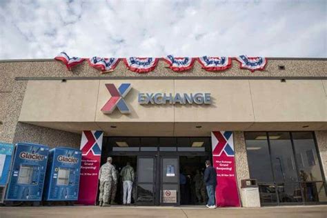 AAFES Adds Curbside Pick-Up at Some Locations | Military.com