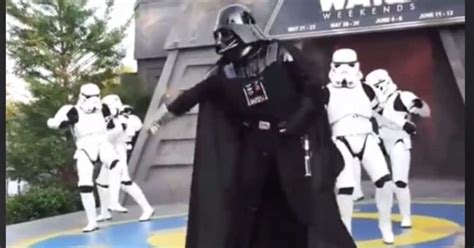 Stormtroopers, Darth Vader Dance to Michael Jackson in Epic Routine ...