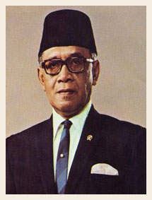 Biografi Sri Sultan Hamengkubuwono IX - Red One