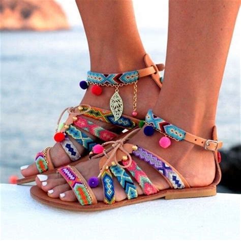 Diese Sandalen sind ein besonderes Paar Hippie-Chic-Sandalen, ideal für ...