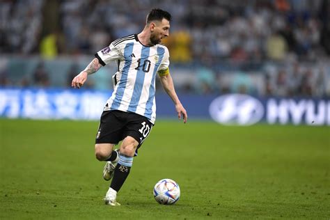 Messi resumes World Cup quest as Argentina plays Netherlands | AP News