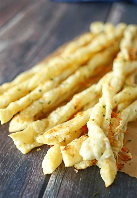 Italian Garlic Butter Bread Sticks - Yummi Haus