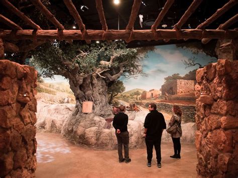 Museum of the Bible faces revelations, controversy as it opens - ABC News