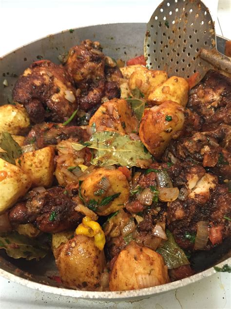 Malian fried potatoes with marinated chicken | West african food ...