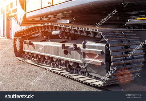 29,433 Excavator tracks Images, Stock Photos & Vectors | Shutterstock