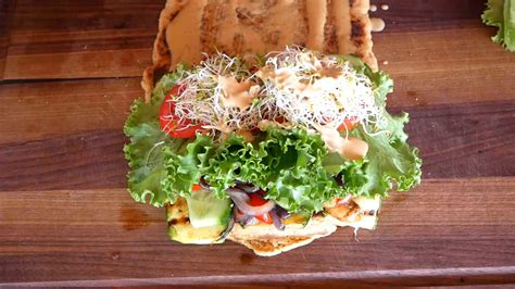 Grilled Veggie Flatbread Sandwich - V & GF | Sándwich de Pan Plano de ...