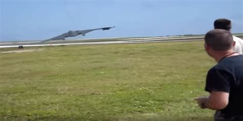 Videos show a $1.4 billion crash of a B-2 stealth bomber 10 years ago ...