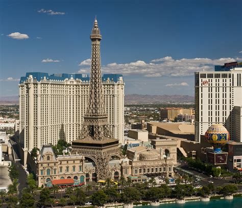 File:The hotel Paris Las Vegas as seen from the hotel The Bellagio.jpg