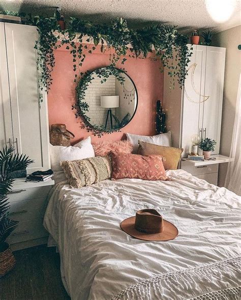 33 Lovely Bedroom Decor With Plant Ideas - PIMPHOMEE