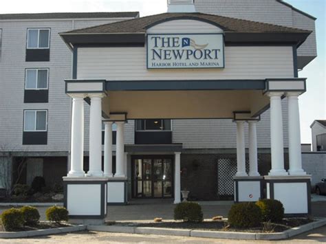 Newport Rhode Island Hotels - Newport Harbor Hotel and Marina