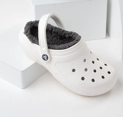 How to Clean White Crocs (in 7 Easy Steps) - Cleaner Digs