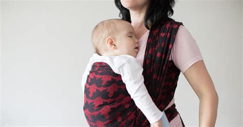 How To Choose The Right Baby Sling, According To Babywearing Parents