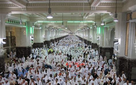 Hajj: Sa'i Between Safa and Marwa as Hagar Did - IslamiCity