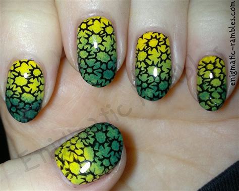 Green + Yellow Gradient Stamped Nails : r/RedditLaqueristas