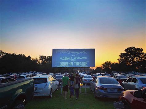 18 Best Drive-In Movie Theaters in the U.S.