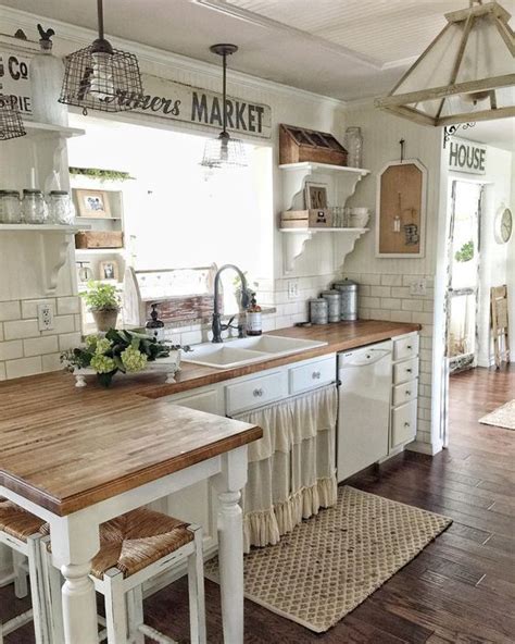 Loving all of the textures in this farmhouse kitchen