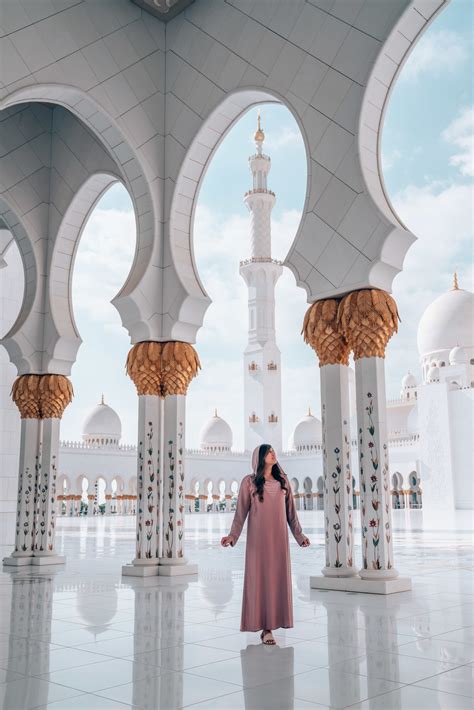 10 THINGS YOU NEED TO KNOW BEFORE VISITING THE SHEIKH ZAYED MOSQUE IN ...