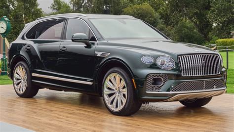 Bentley Bentayga EWB Mulliner Gallery debuts at Monterey | Auto Express