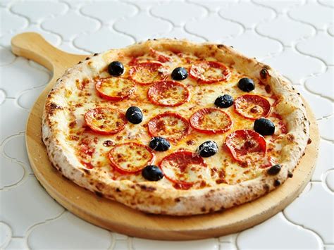 What Is A Pizza Peel And How To Use It? Tips and Tricks 2024