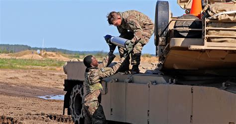 DVIDS - Images - 1-8 Cavalry Regiment Abrams crews conduct weapons ...