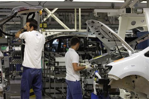 VW's Autoeuropa Plant in Portugal to Suspend Production Due to Lack of ...