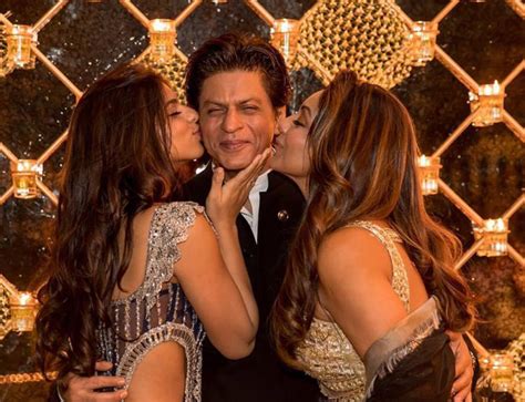 OH SO CUTE! This family picture of Shah Rukh Khan, Gauri Khan and ...