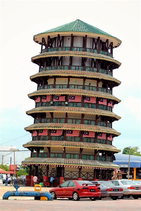 Menara Condong Teluk Intan Lukisan