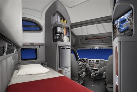 Gallery: Peterbilt introduced a new cab interior for the aerodynamic ...