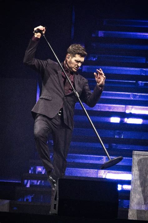 Michael Bublé charms at long-awaited Chase Center show | REVIEW