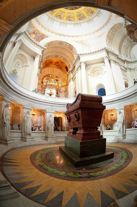 Tomb of Napoleon Bonaparte - Crypt of Dôme des Invalides - Paris ...