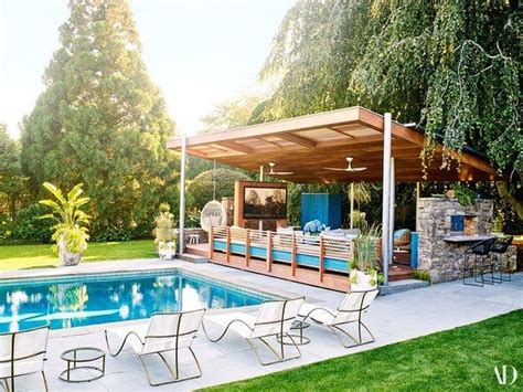 Fabulous Backyard Pool Landscaping Ideas You Never Seen Before 15 - HMDCRTN