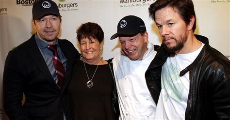 Alma Wahlberg, mother of Mark and Donnie Wahlberg, dead at 78 - CBS News