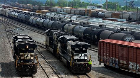 Freight train carrying hazardous materials derails in Pennsylvania ...