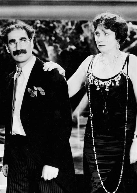 Groucho & Margaret Dumont in "Duck Soup" (1933) | Margaret dumont, Marx ...