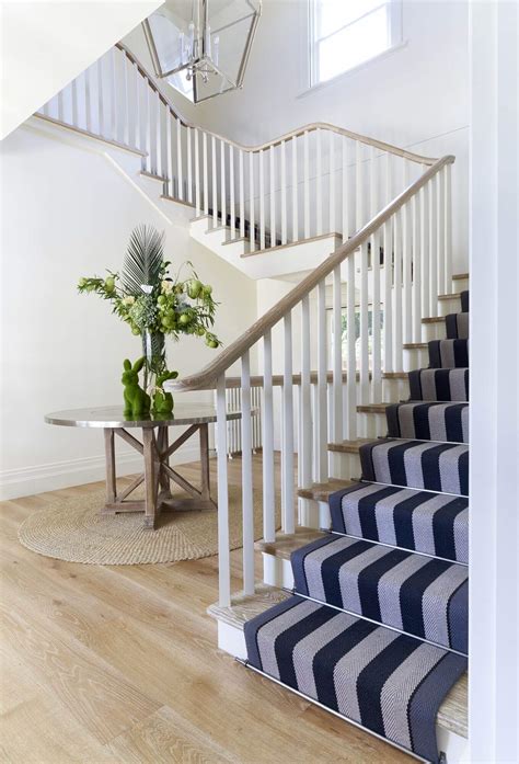 22 Beautiful Traditional Staircase Design Ideas To Must Check | The ...